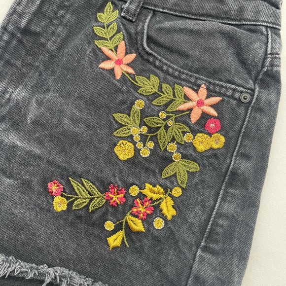 Black jeans shorts from Mango size 6 - Picture 3 of 6